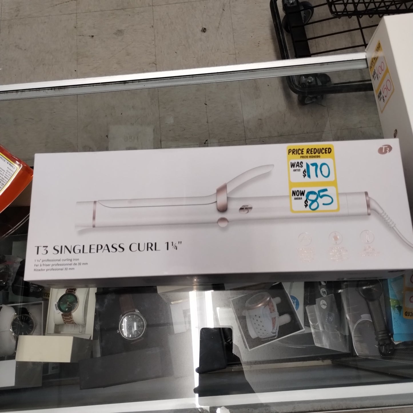 T3 SinglePass Curl Professional Curling Iron Custom Blend Ceramic Long Barrel Curling and Wave Iron with Adjustable Heat Settings for Shiny Smooth Curls and Waves (IN STORE ONLY)