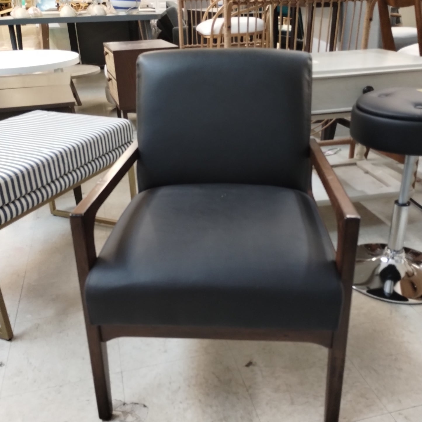 Chair (IN STORE ONLY)